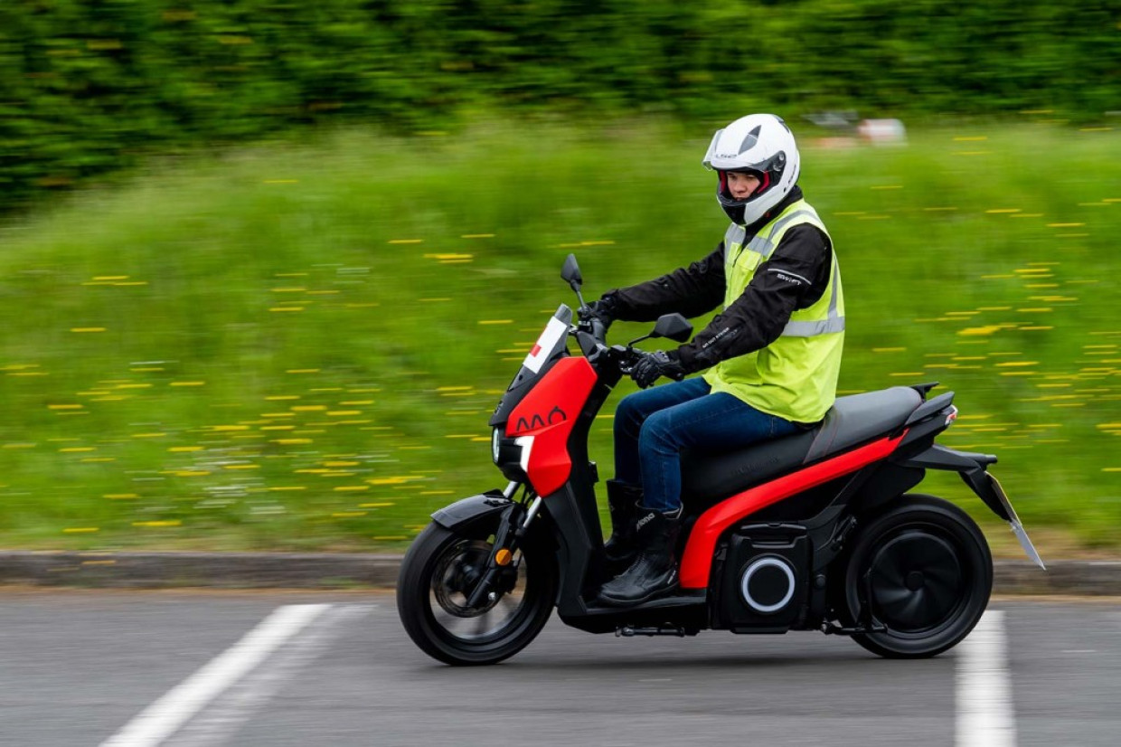 Zero emission store motorcycle