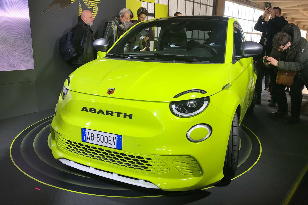 Meyella Knikken knelpunt New Abarth 500e electric hot hatch to cost from £38,695 in the UK | Move  Electric