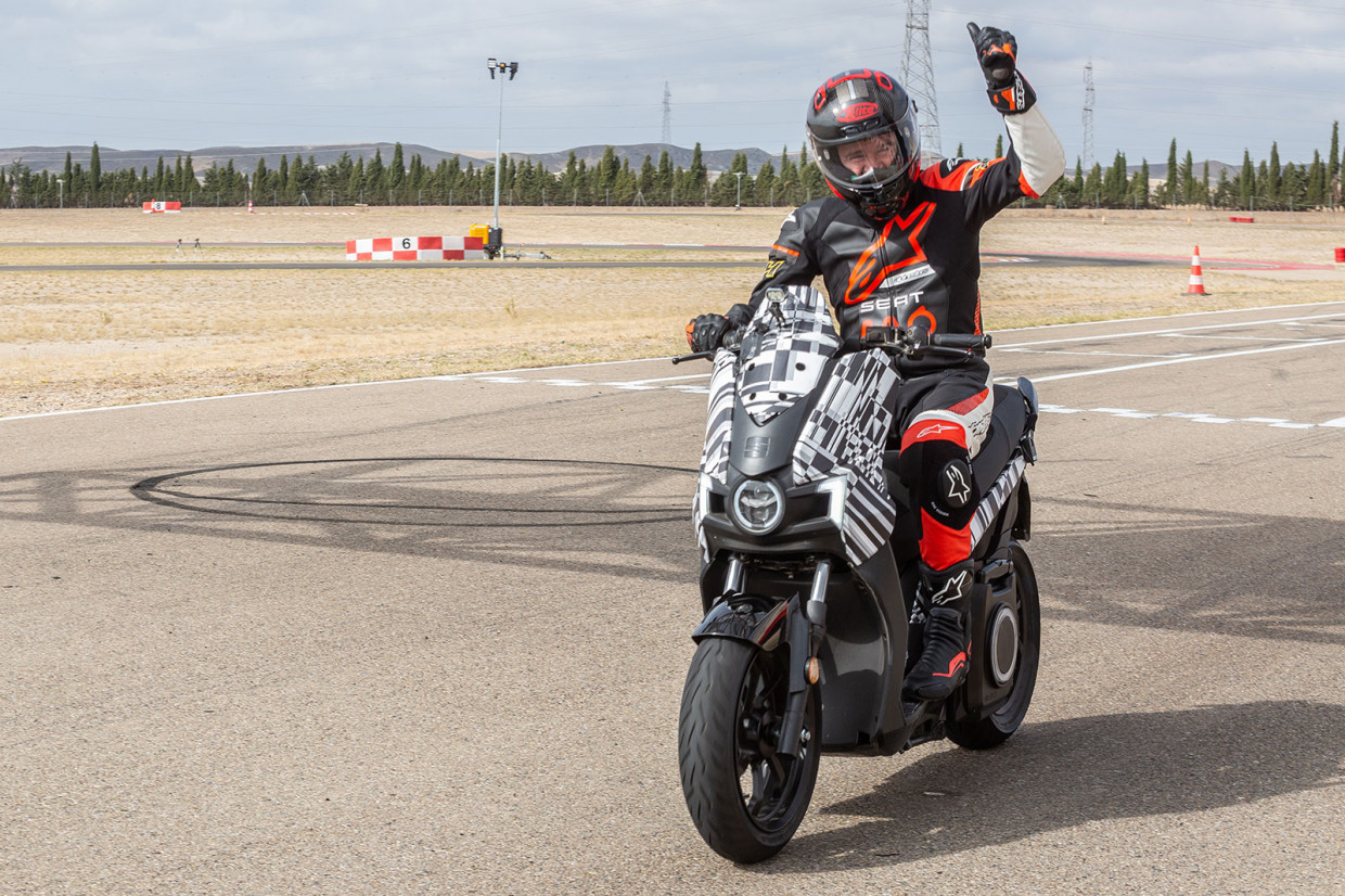 New Seat Mó 125 Performance Smashes Two World Records Move Electric