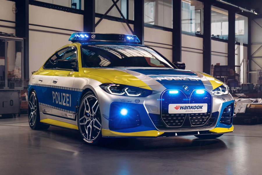 BMW i4 Police Car
