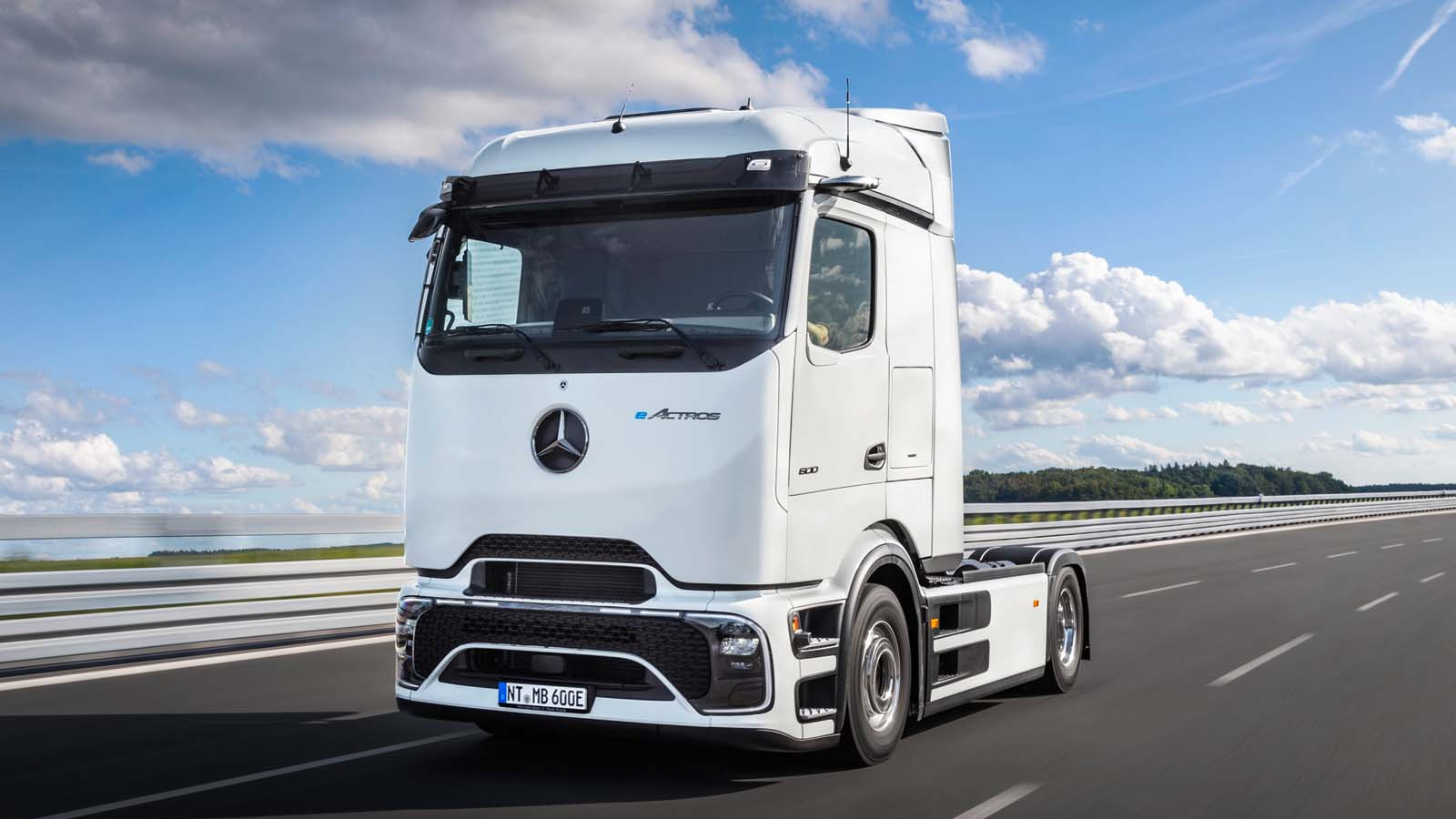 mercedes benz truck electric