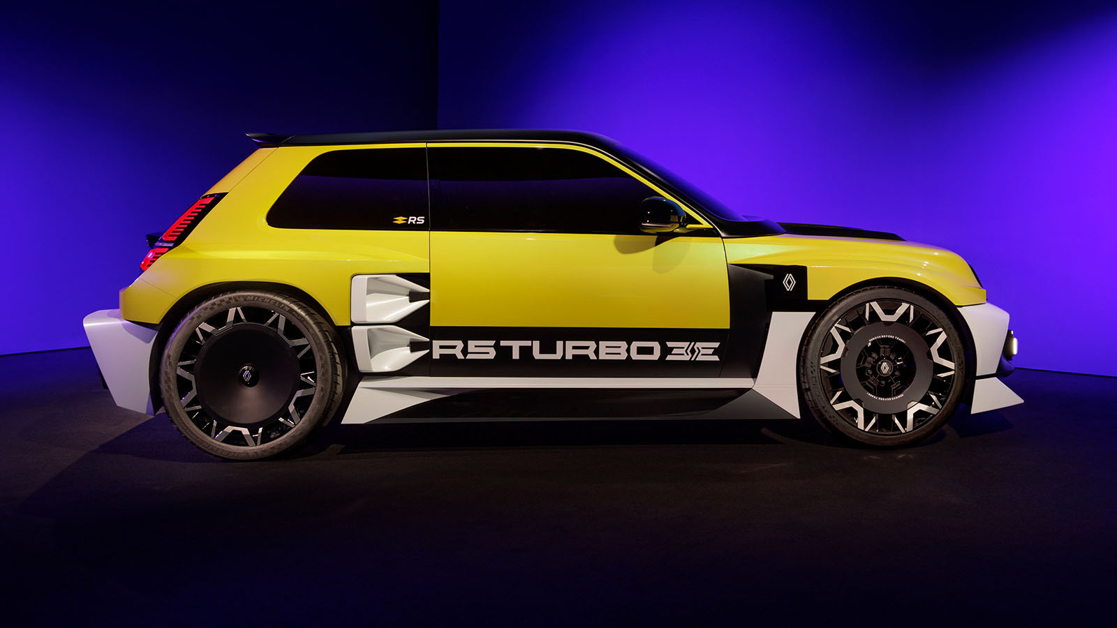 The new Renault 5 Turbo makes petrol hot hatches look boring | Move ...