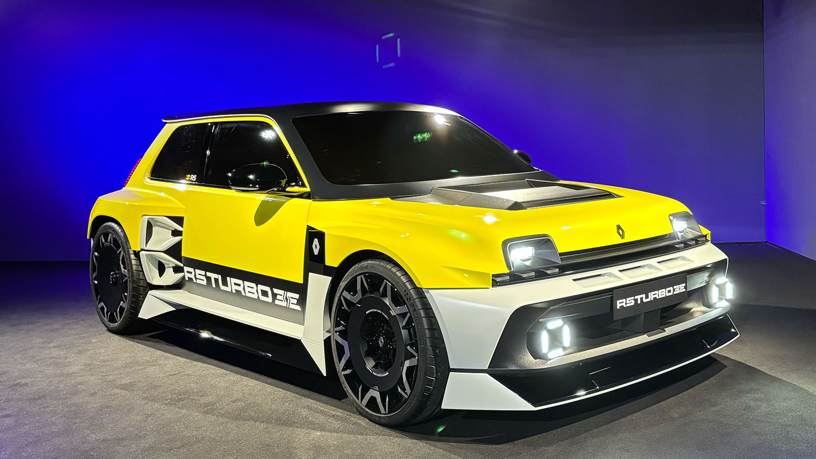 The new Renault 5 Turbo makes petrol hot hatches look boring | Move ...