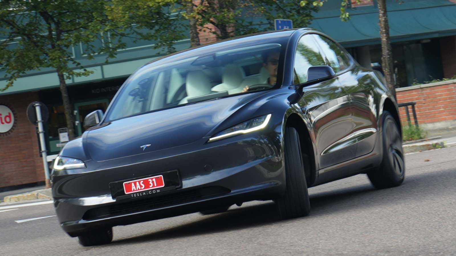 9. Tesla Model 3 – 629 km