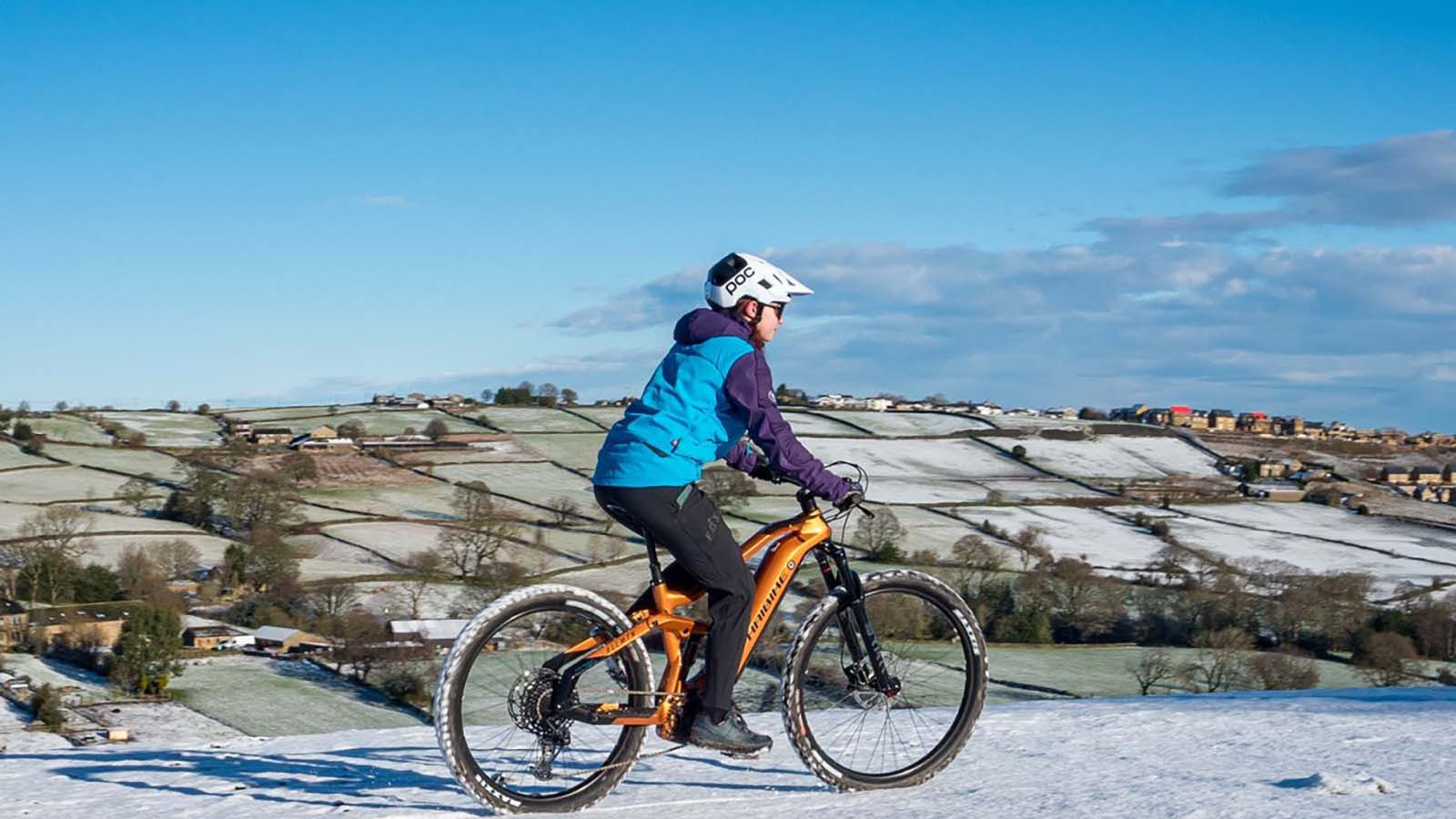 E-bike snow riding