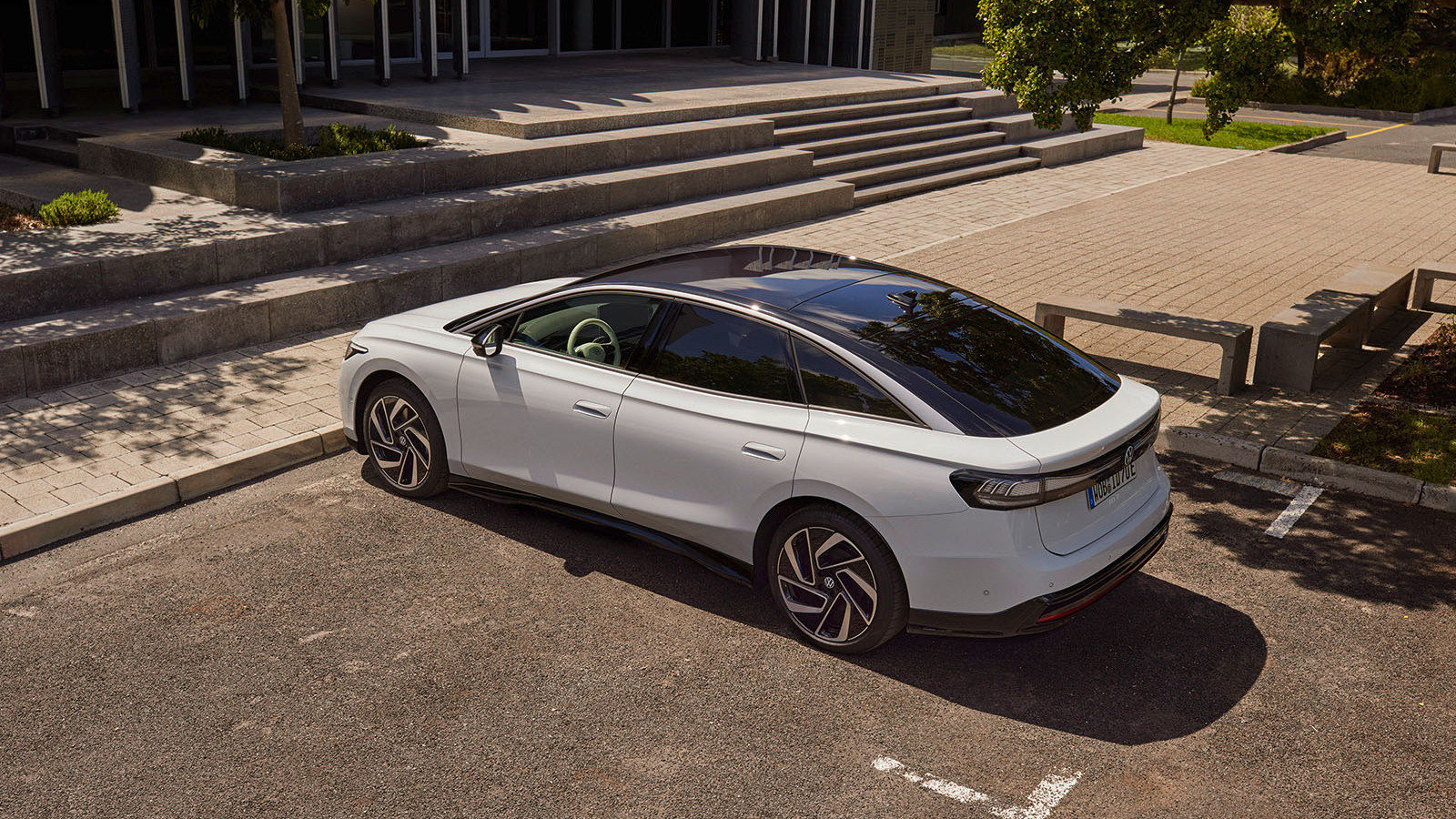 There’s also a super smart sunroof